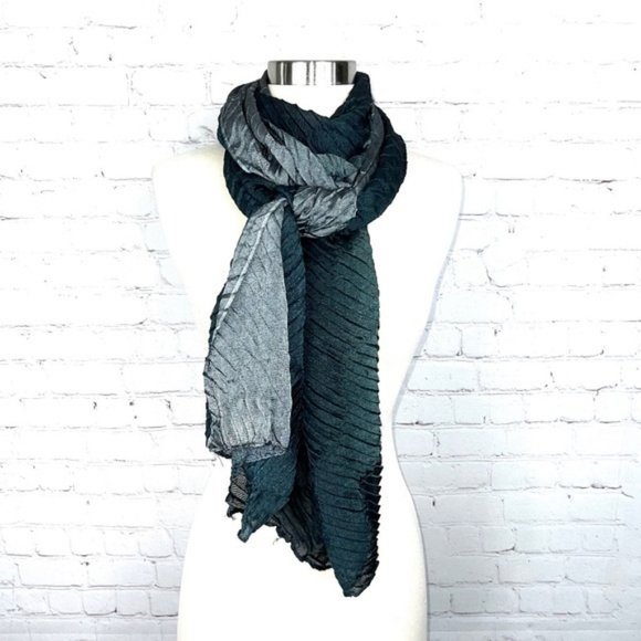 🛍️$5 Bundled |•Metallic Greys & Silvers Scarf•|colors.   22" x 75." - Picture 1 of 7